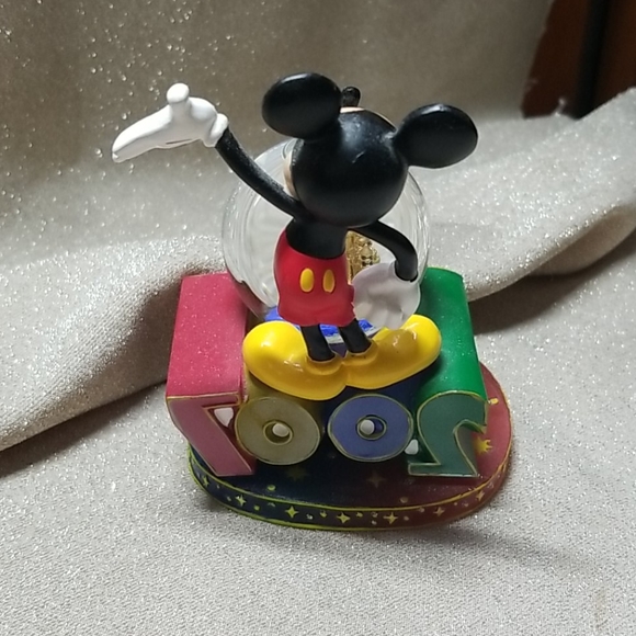 2007 Disney World Mini Snowglobe - Picture 2 of 4